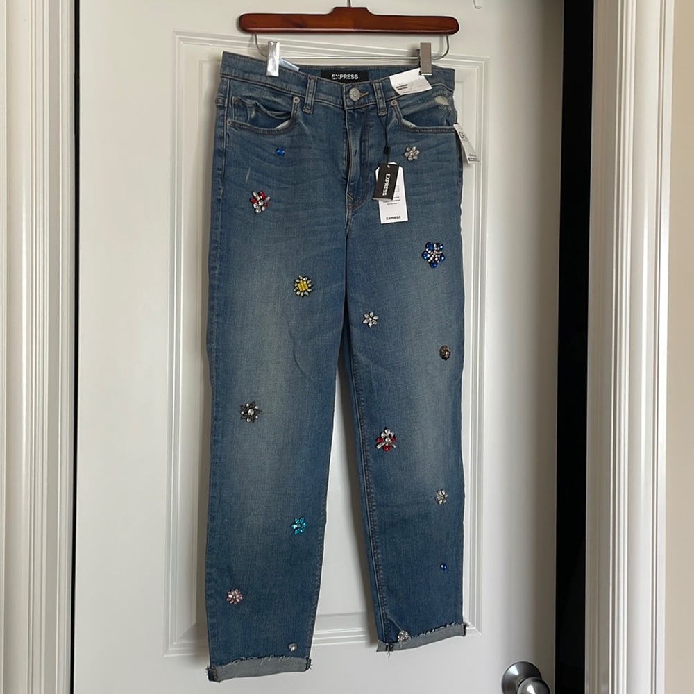 NWT is cypress brand cropped embellished jeans